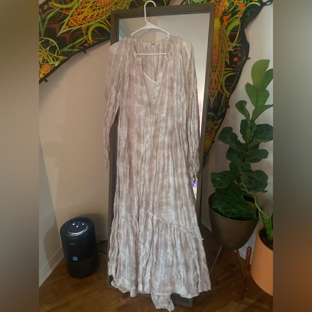 Free people Eddie dress. Tan and white. Gently used, worn 2 times.